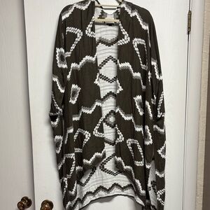 Melrose and Market Geometric Open-Front Shawl - Olive Green and Ivory